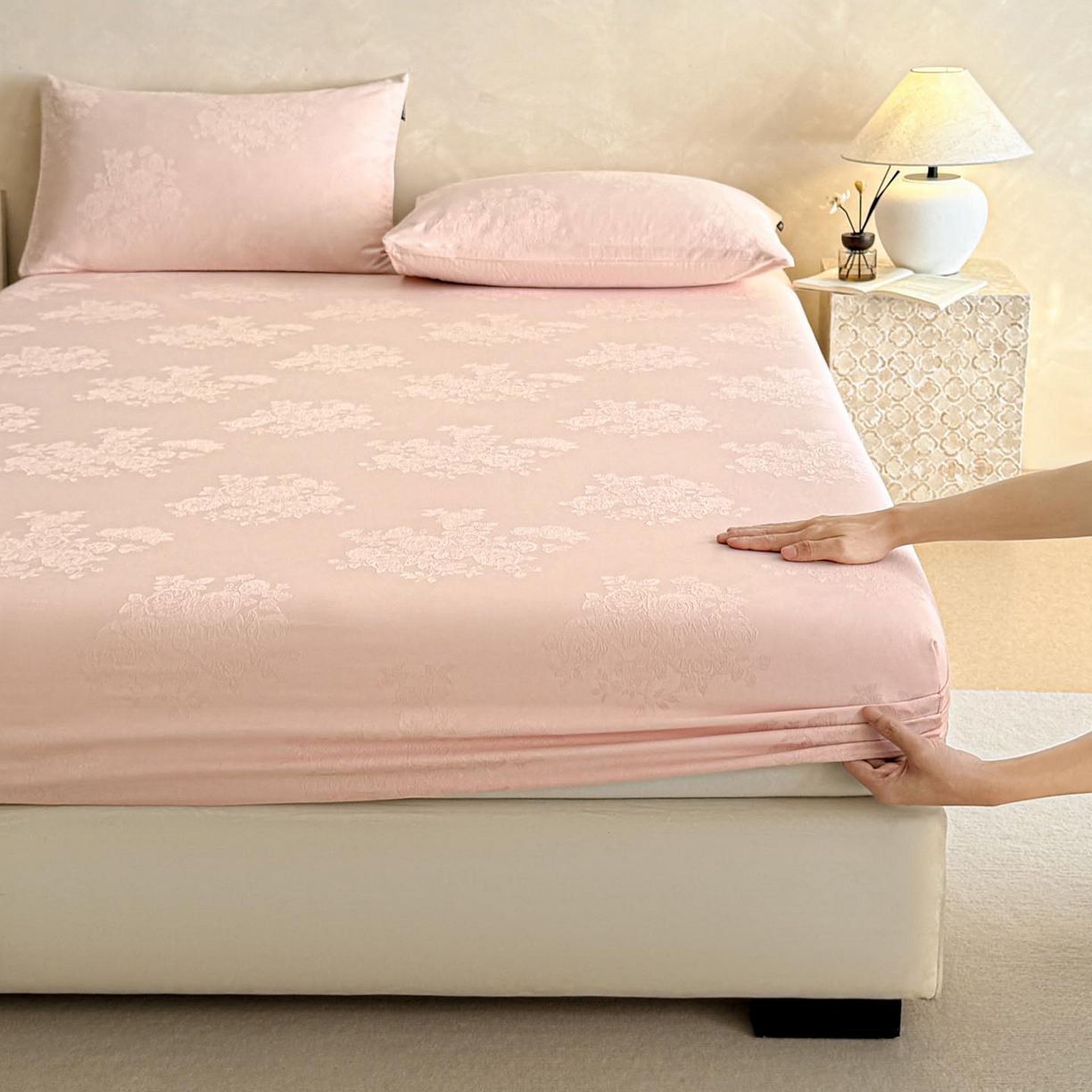 91家纺网 家纺一手货源 找家纺 涵宸家纺 2026新款全棉提花里拉系列单床笠 床笠-花夕-粉