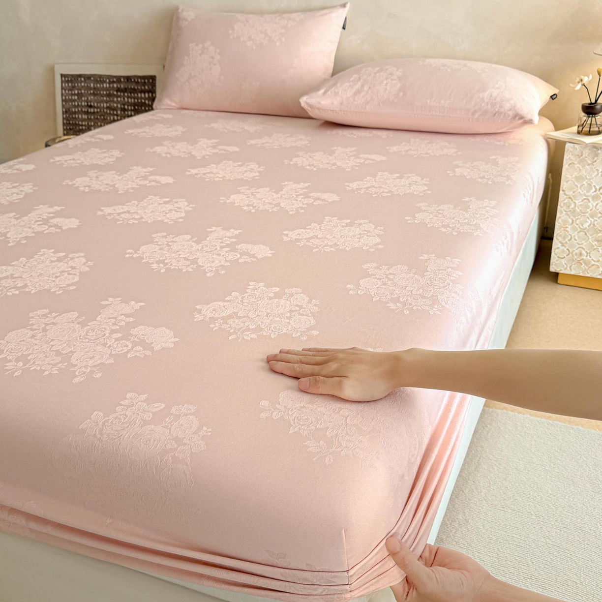 91家纺网 家纺一手货源 找家纺 涵宸家纺 2026新款全棉提花里拉系列单床笠 床笠-花夕-粉