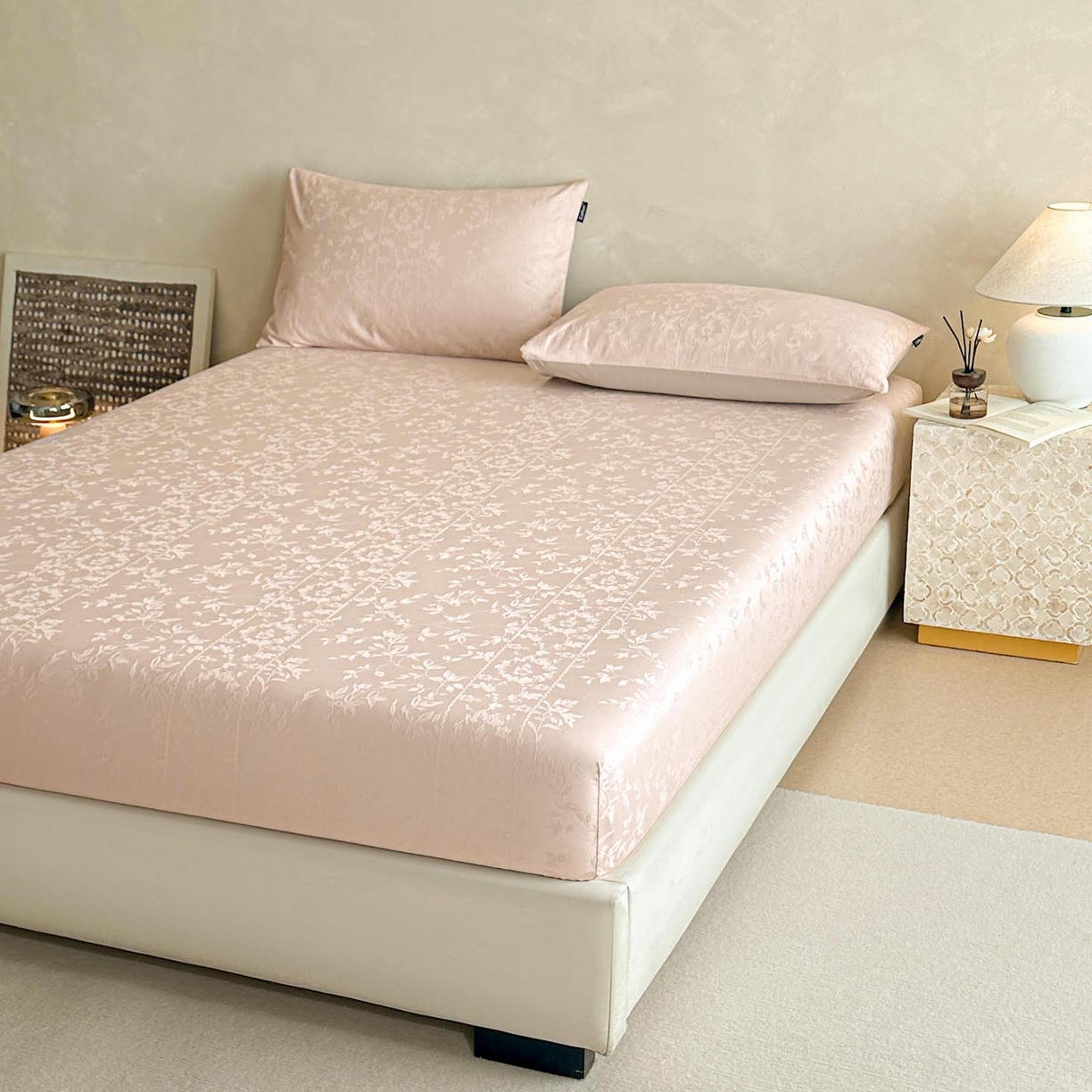 91家纺网 家纺一手货源 找家纺 涵宸家纺 2026新款全棉提花里拉系列单床笠 床笠-沁语-粉金