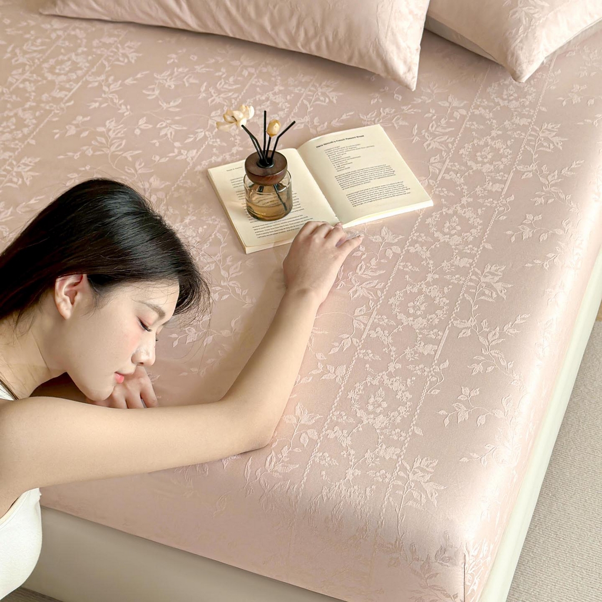 91家纺网 家纺一手货源 找家纺 涵宸家纺 2026新款全棉提花里拉系列单床笠 床笠-沁语-粉金