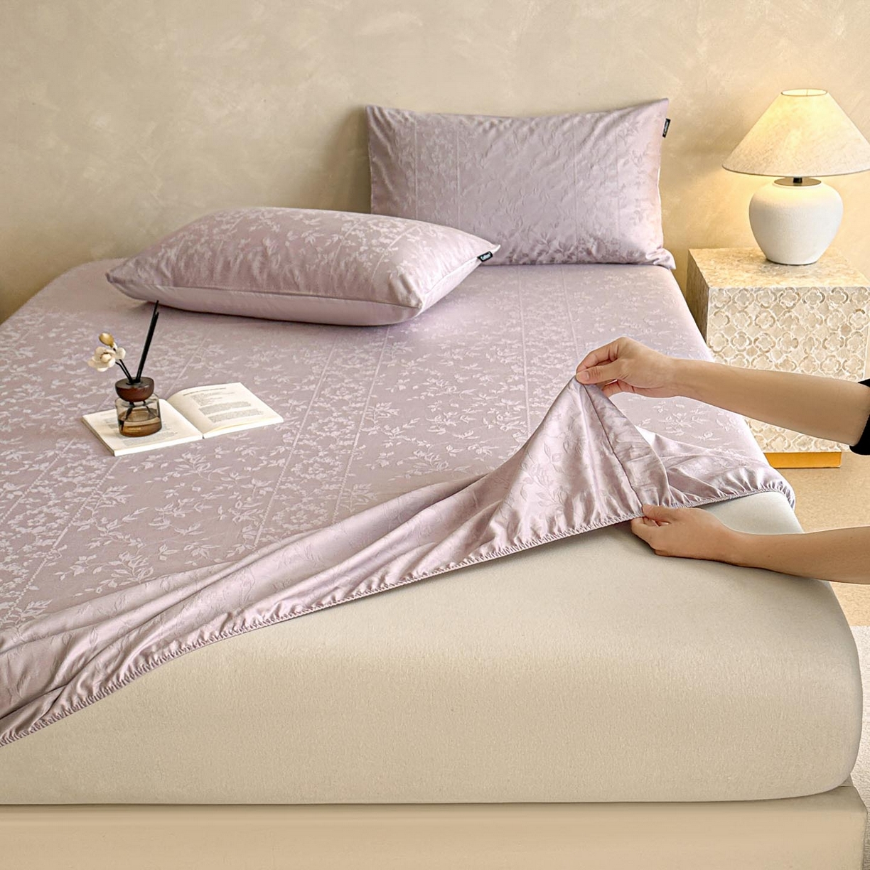 91家纺网 家纺一手货源 找家纺 涵宸家纺 2026新款全棉提花里拉系列单床笠 床笠-沁语-紫