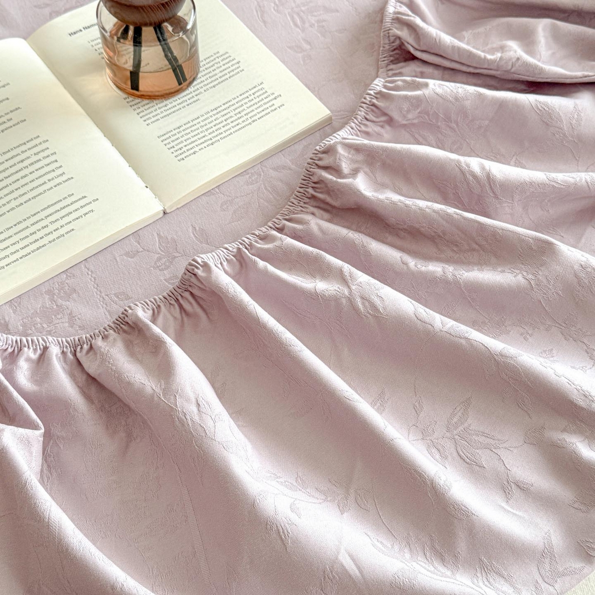 91家纺网 家纺一手货源 找家纺 涵宸家纺 2026新款全棉提花里拉系列单床笠 床笠-沁语-紫