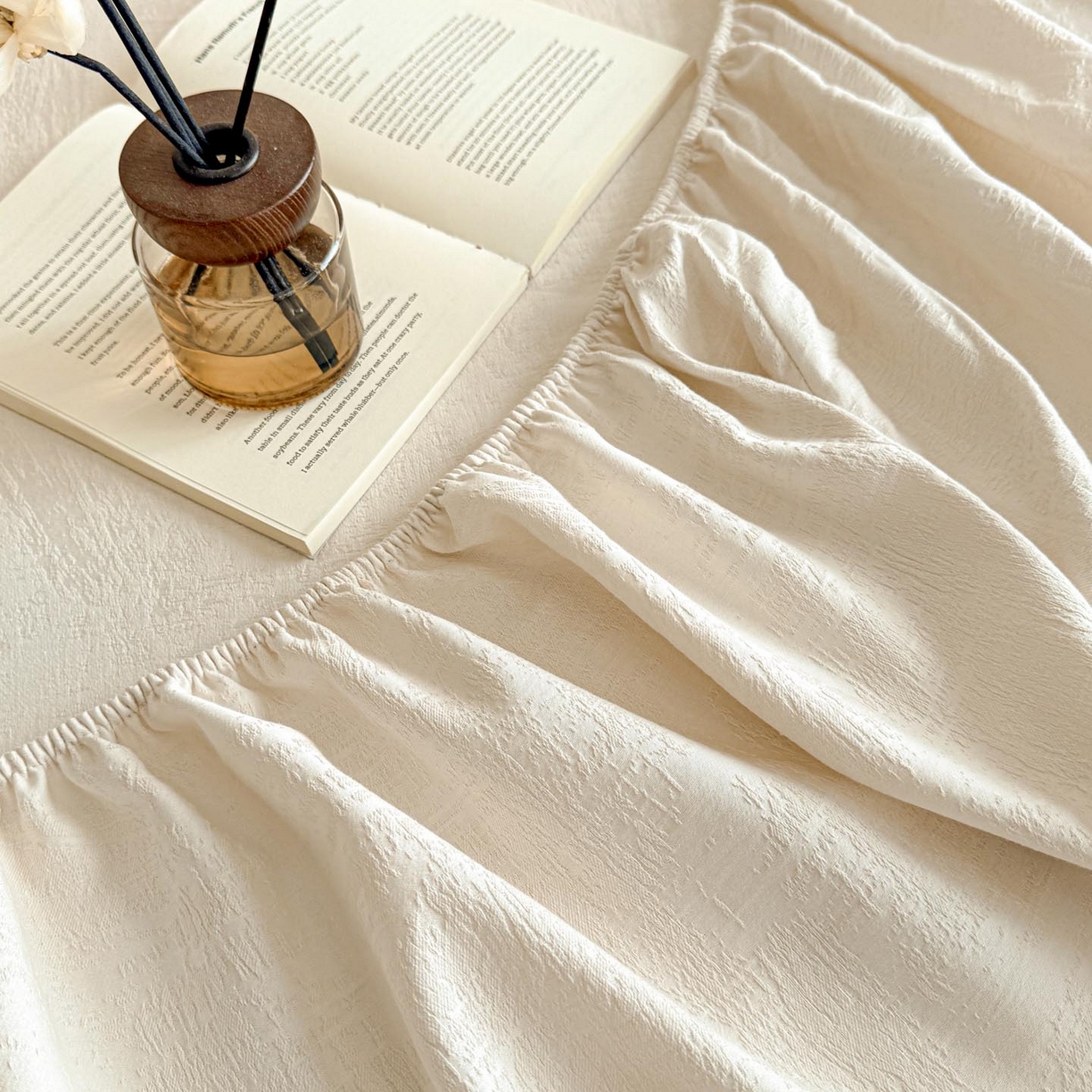 91家纺网 家纺一手货源 找家纺 涵宸家纺 2026新款全棉提花里拉系列单床笠 床笠-雾絮-奶白