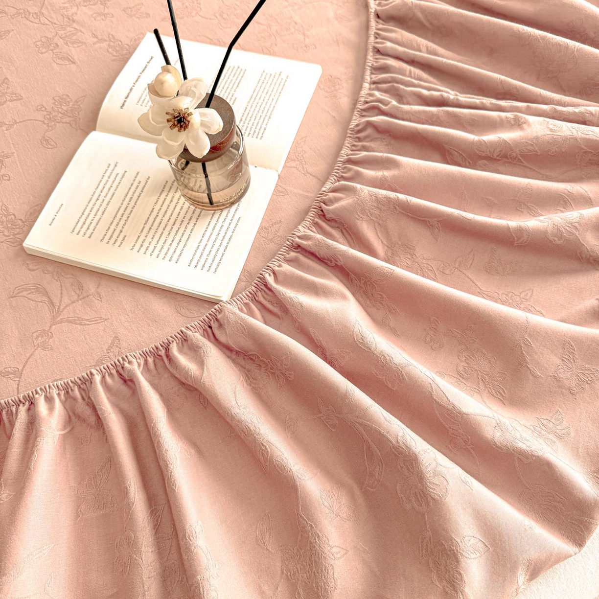 91家纺网 家纺一手货源 找家纺 涵宸家纺 2026新款全棉提花里拉系列单床笠 床笠-毓影-豆沙