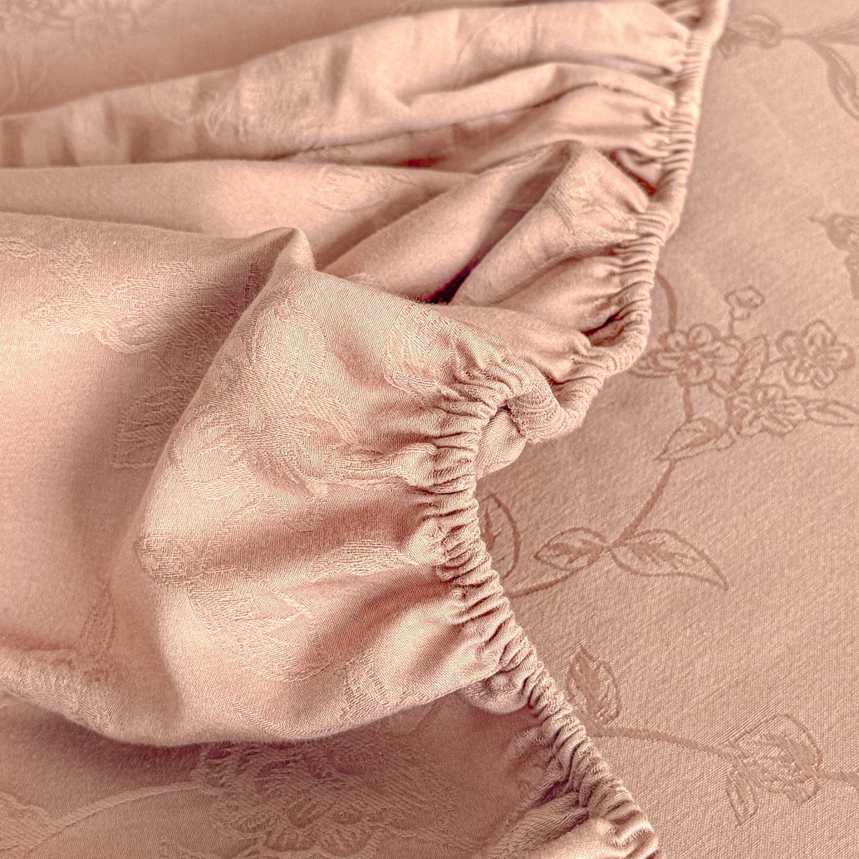 91家纺网 家纺一手货源 找家纺 涵宸家纺 2026新款全棉提花里拉系列单床笠 床笠-毓影-豆沙