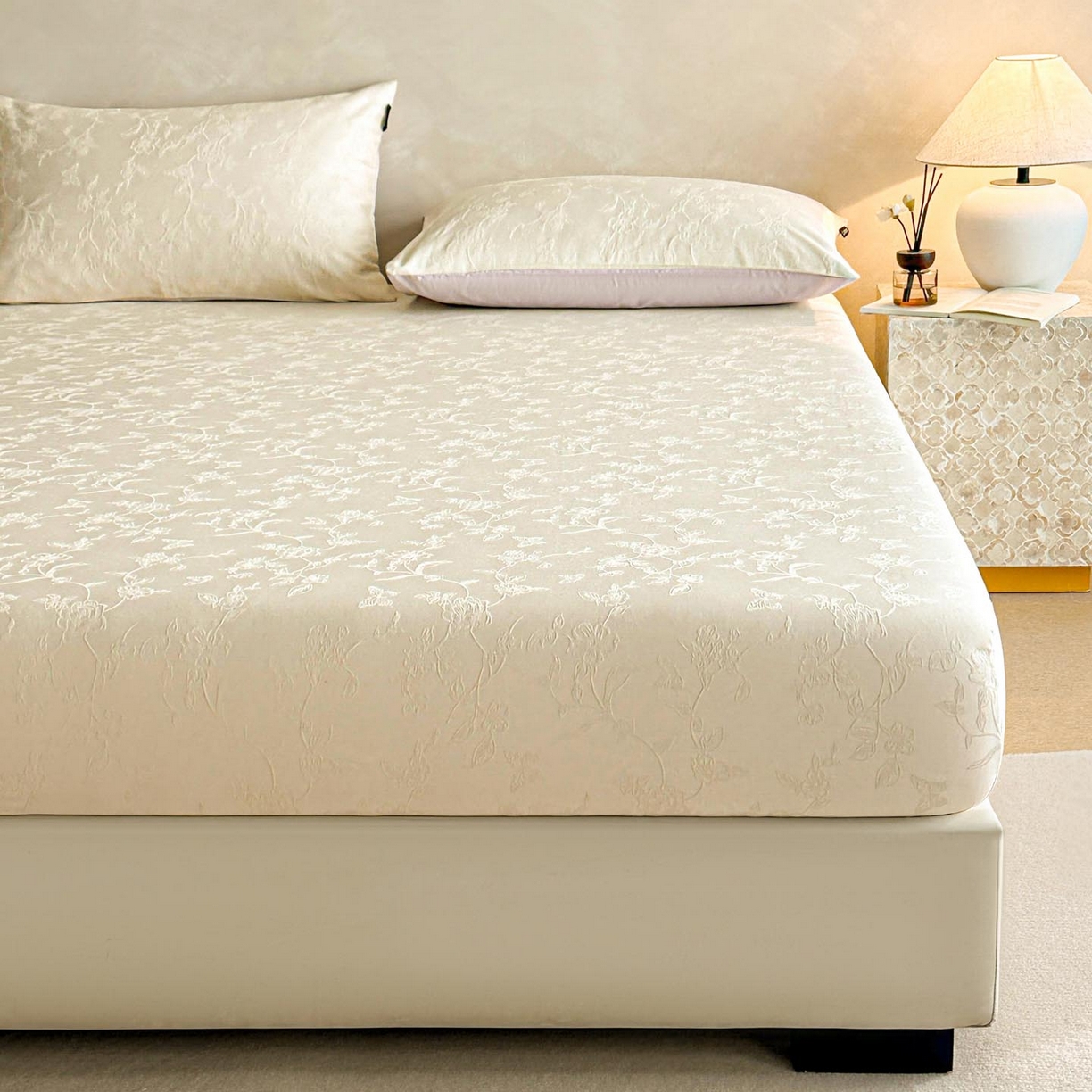 91家纺网 家纺一手货源 找家纺 涵宸家纺 2026新款全棉提花里拉系列单床笠 床笠-毓影-奶白