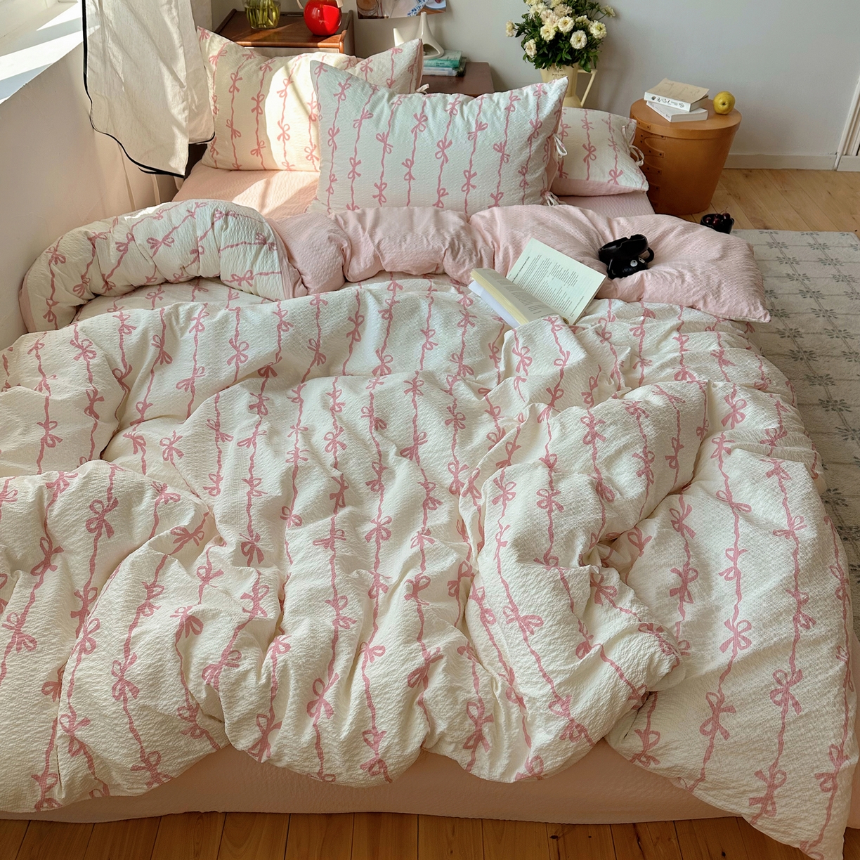 91家纺网 家纺一手货源 找家纺 顾里家纺 2026新款韩系蝴蝶结系带泡芙棉套件四件套  会员-2元 可定制床笠+8元（小四件不做床笠） 粉蝴蝶结