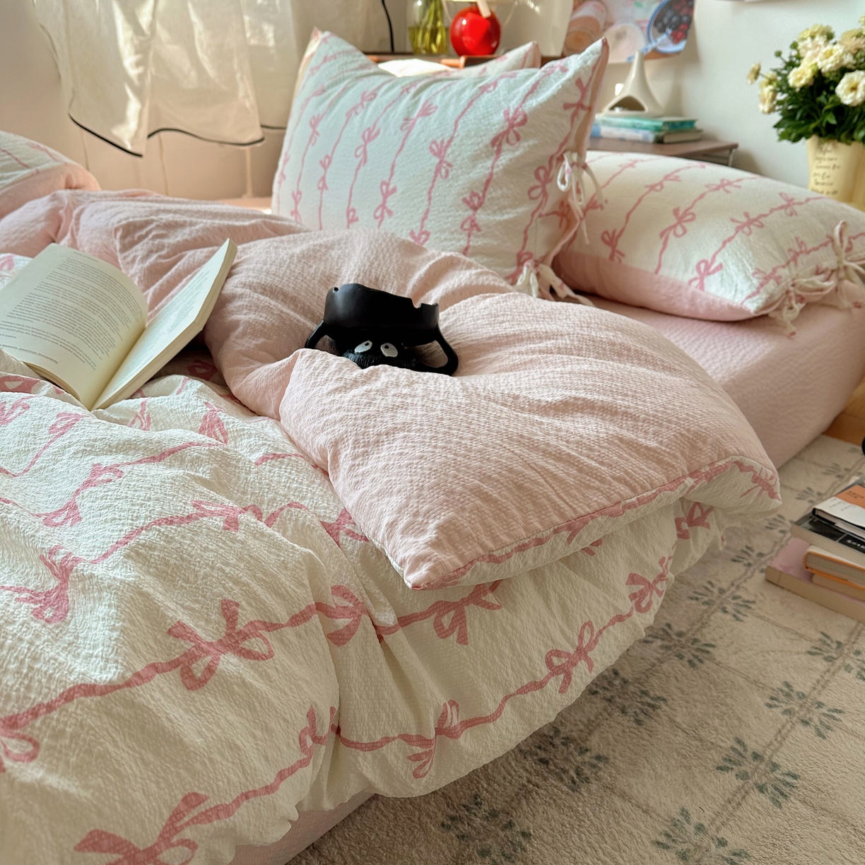 91家纺网 家纺一手货源 找家纺 顾里家纺 2026新款韩系蝴蝶结系带泡芙棉套件四件套  会员-2元 可定制床笠+8元（小四件不做床笠） 粉蝴蝶结