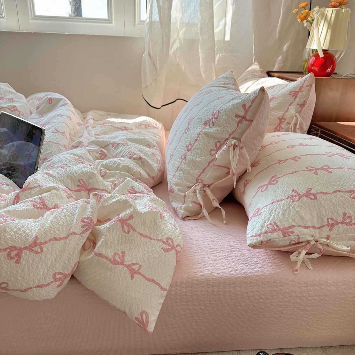 91家纺网 家纺一手货源 找家纺 顾里家纺 2026新款韩系蝴蝶结系带泡芙棉套件四件套  会员-2元 可定制床笠+8元（小四件不做床笠） 粉蝴蝶结