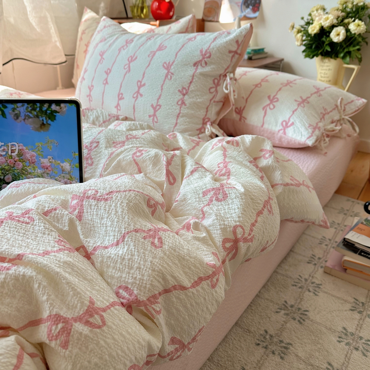 91家纺网 家纺一手货源 找家纺 顾里家纺 2026新款韩系蝴蝶结系带泡芙棉套件四件套  会员-2元 可定制床笠+8元（小四件不做床笠） 粉蝴蝶结