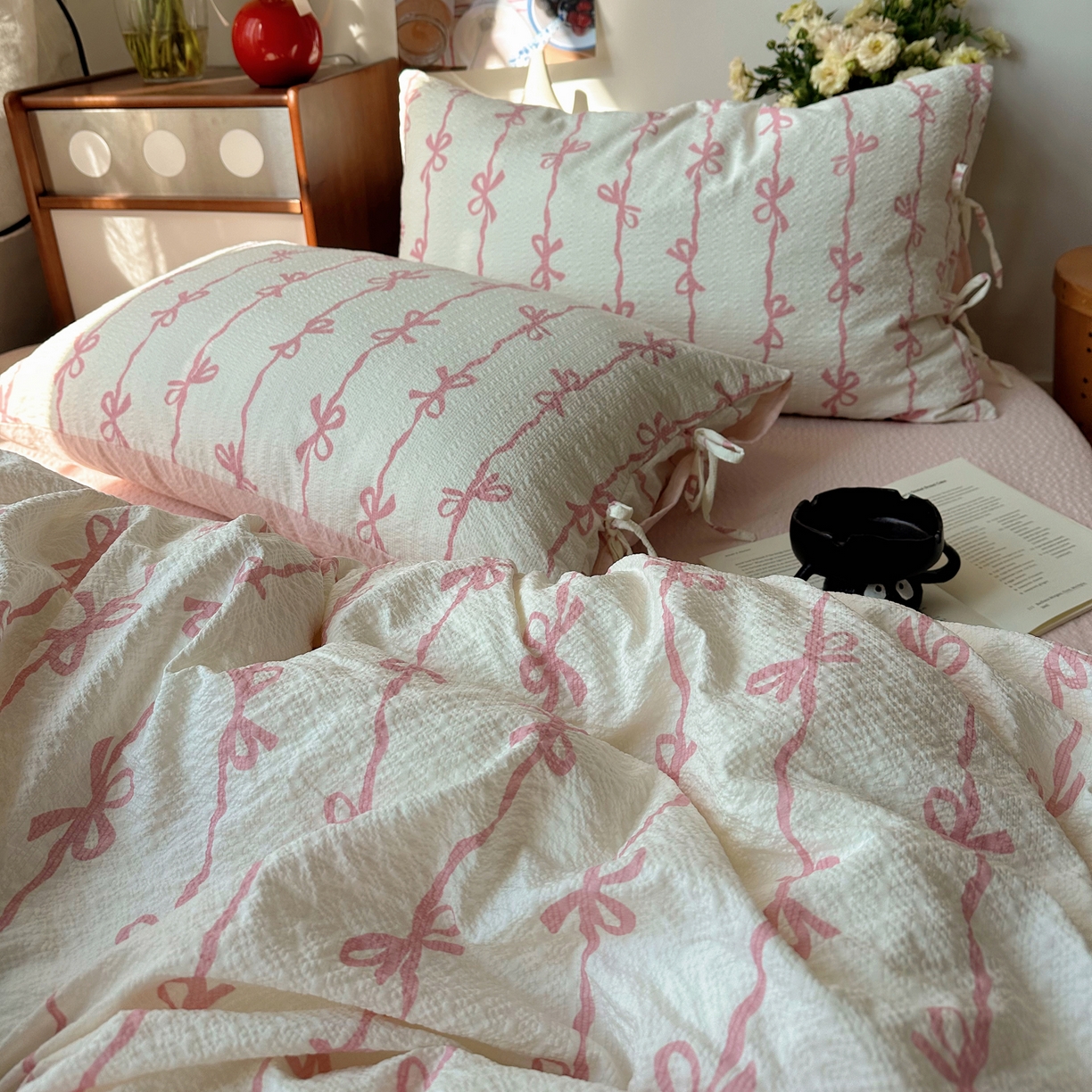 91家纺网 家纺一手货源 找家纺 顾里家纺 2026新款韩系蝴蝶结系带泡芙棉套件四件套  会员-2元 可定制床笠+8元（小四件不做床笠） 粉蝴蝶结