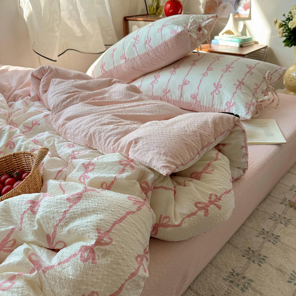 91家纺网 家纺一手货源 找家纺 顾里家纺 2026新款韩系蝴蝶结系带泡芙棉套件四件套  会员-2元 可定制床笠+8元（小四件不做床笠） 粉蝴蝶结