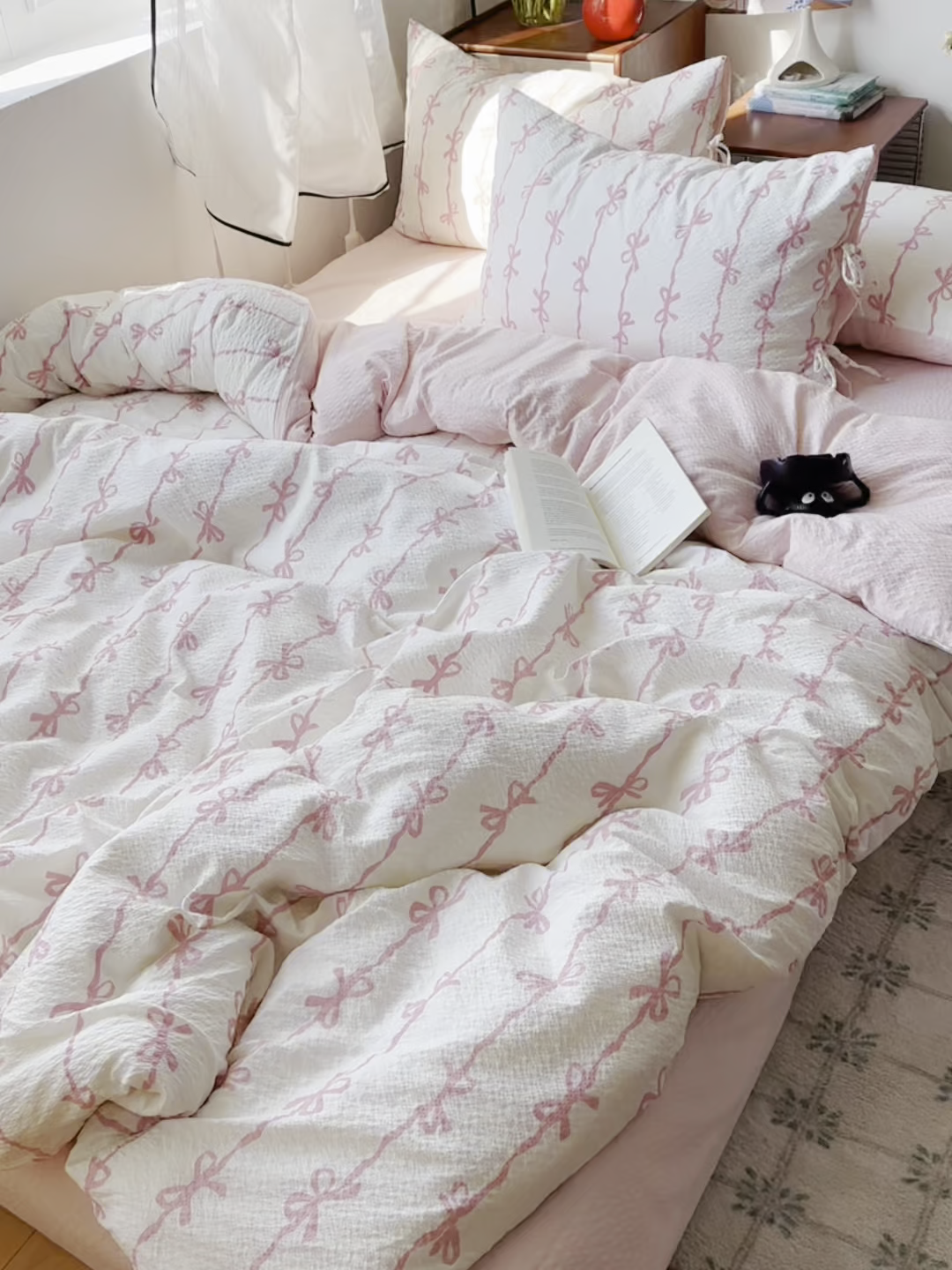 91家纺网 家纺一手货源 找家纺 顾里家纺 2026新款韩系蝴蝶结系带泡芙棉套件四件套  会员-2元 可定制床笠+8元（小四件不做床笠） 粉蝴蝶结