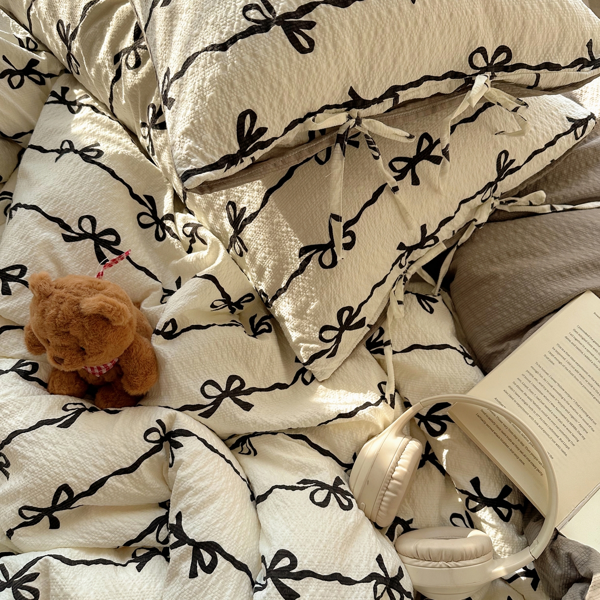 91家纺网 家纺一手货源 找家纺 顾里家纺 2026新款韩系蝴蝶结系带泡芙棉套件四件套  会员-2元 可定制床笠+8元（小四件不做床笠） 黑蝴蝶结