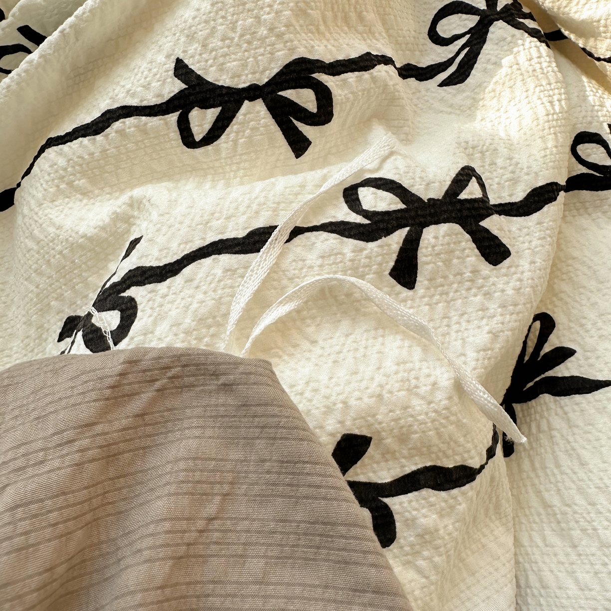 91家纺网 家纺一手货源 找家纺 顾里家纺 2026新款韩系蝴蝶结系带泡芙棉套件四件套  会员-2元 可定制床笠+8元（小四件不做床笠） 黑蝴蝶结