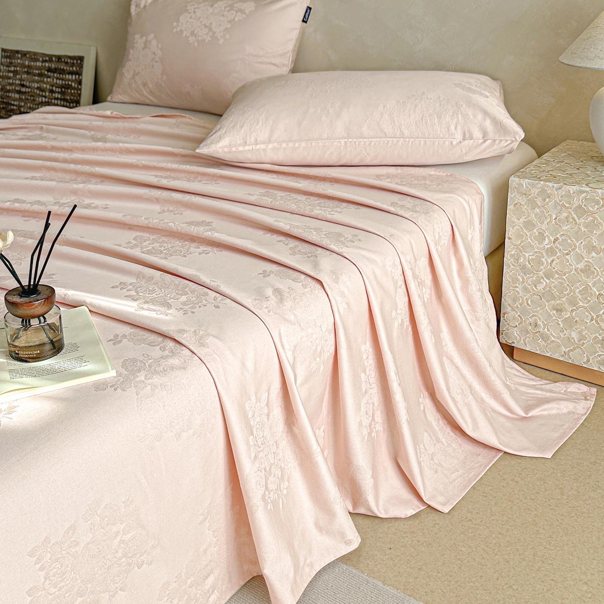 91家纺网 家纺一手货源 找家纺 涵宸家纺 2026新款全棉提花里拉系列单床单 床单-花夕-粉