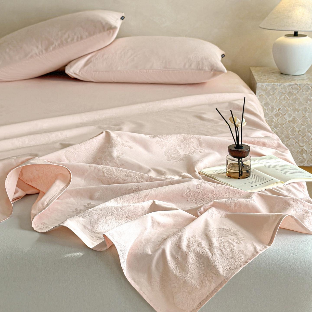 91家纺网 家纺一手货源 找家纺 涵宸家纺 2026新款全棉提花里拉系列单床单 床单-花夕-粉