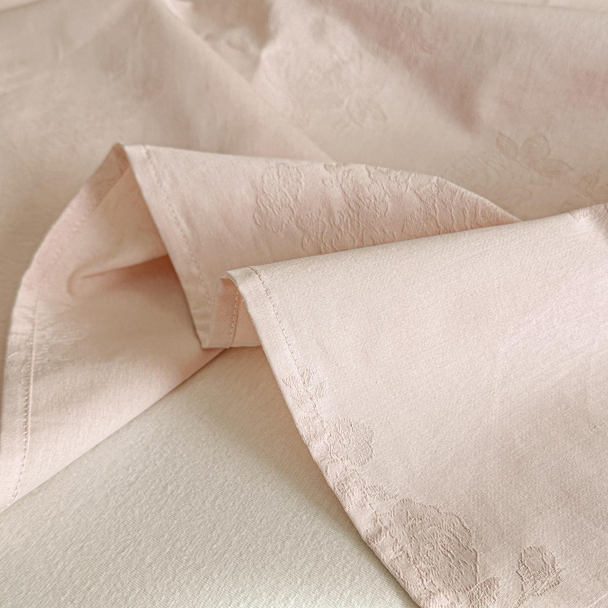 91家纺网 家纺一手货源 找家纺 涵宸家纺 2026新款全棉提花里拉系列单床单 床单-花夕-粉