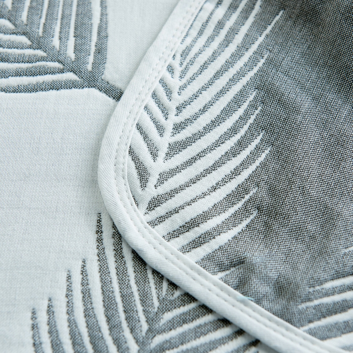 91家纺网 家纺一手货源 找家纺 朴尔家纺-毛巾被 2026新款六层纱布全棉循环小花型枕巾 羽魅深灰枕巾