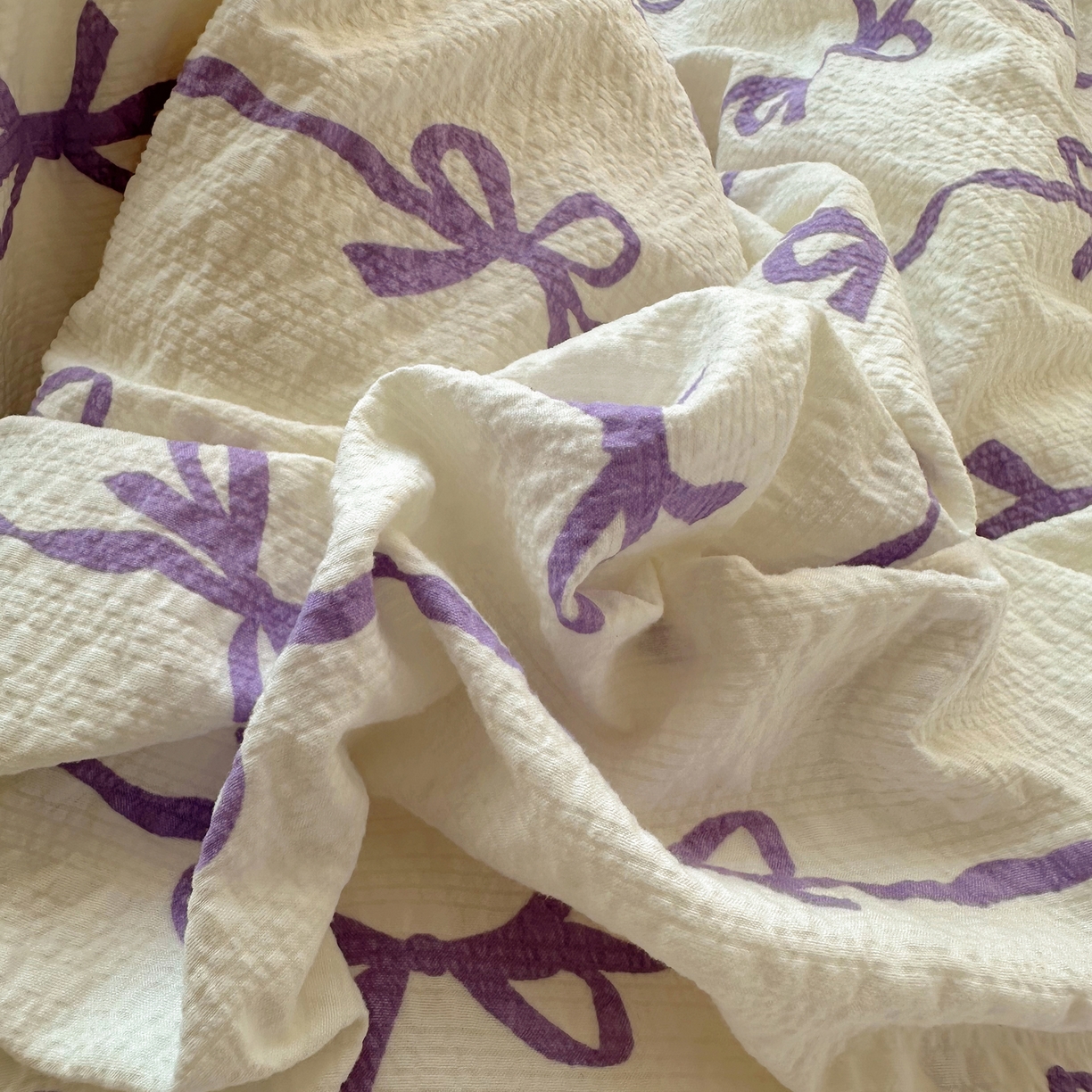 91家纺网 家纺一手货源 找家纺 顾里家纺 2026新款韩系蝴蝶结系带泡芙棉套件四件套  会员-2元 可定制床笠+8元（小四件不做床笠） 紫蝴蝶结