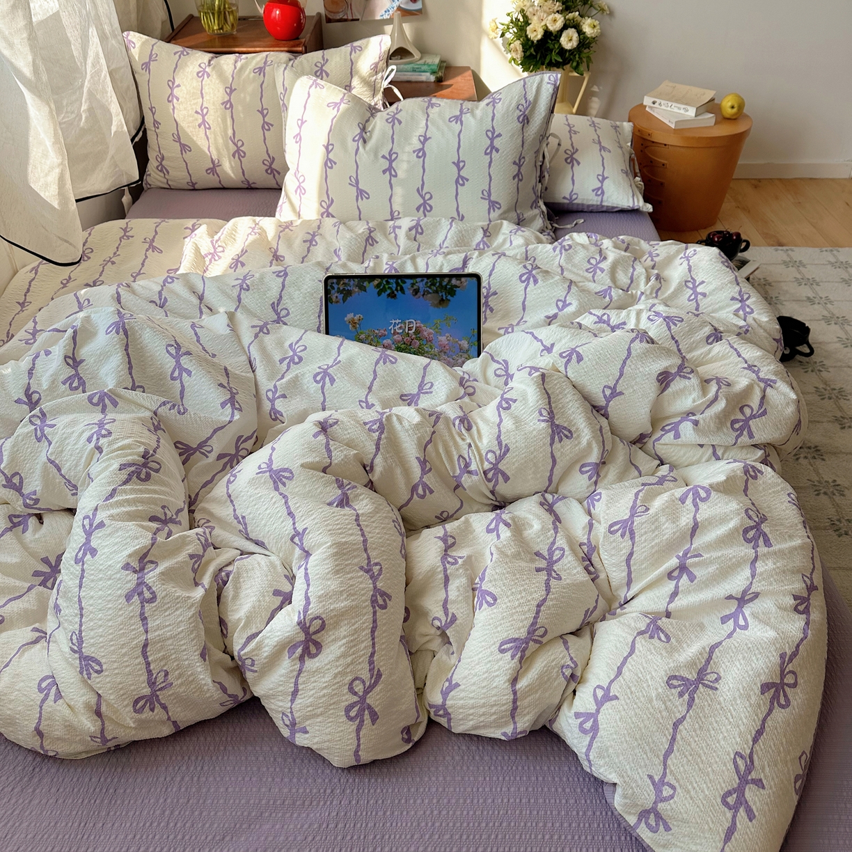 91家纺网 家纺一手货源 找家纺 顾里家纺 2026新款韩系蝴蝶结系带泡芙棉套件四件套  会员-2元 可定制床笠+8元（小四件不做床笠） 紫蝴蝶结