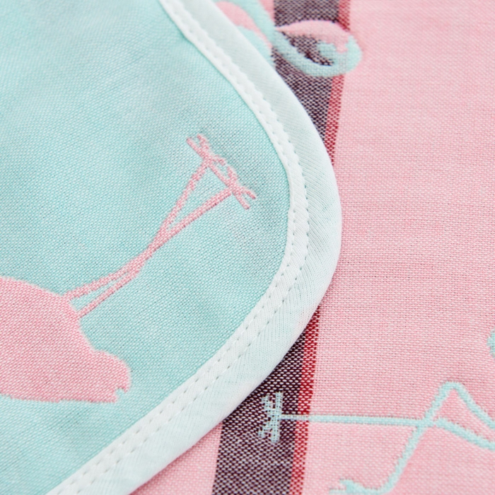 91家纺网 家纺一手货源 找家纺 朴尔家纺-毛巾被 2026新款六层纱布全棉循环小花型枕巾 火烈鸟兰