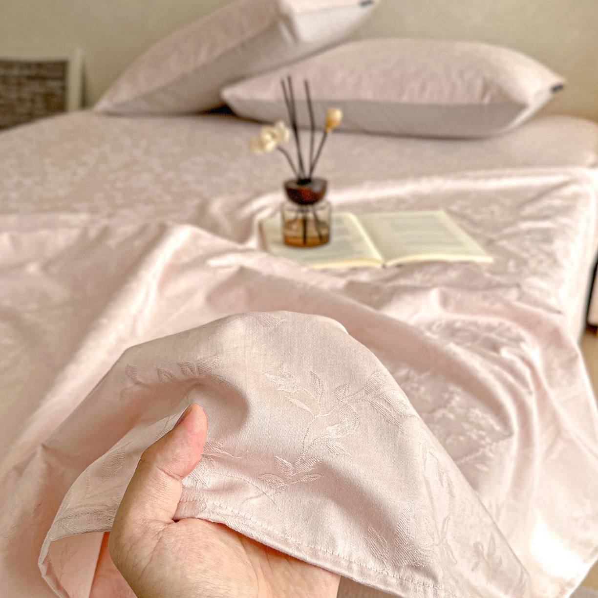 91家纺网 家纺一手货源 找家纺 涵宸家纺 2026新款全棉提花里拉系列单床单 床单-沁语-粉金