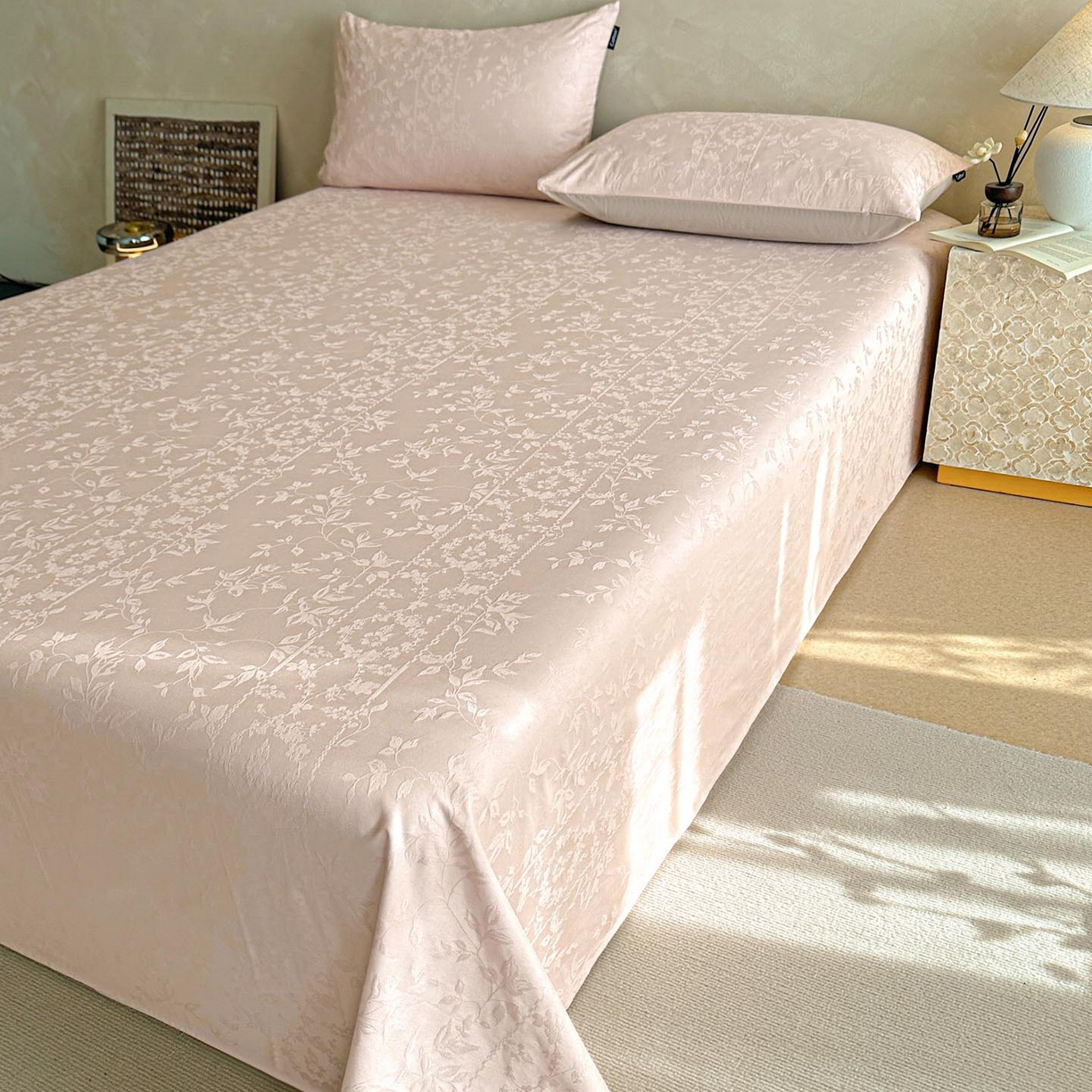 91家纺网 家纺一手货源 找家纺 涵宸家纺 2026新款全棉提花里拉系列单床单 床单-沁语-粉金