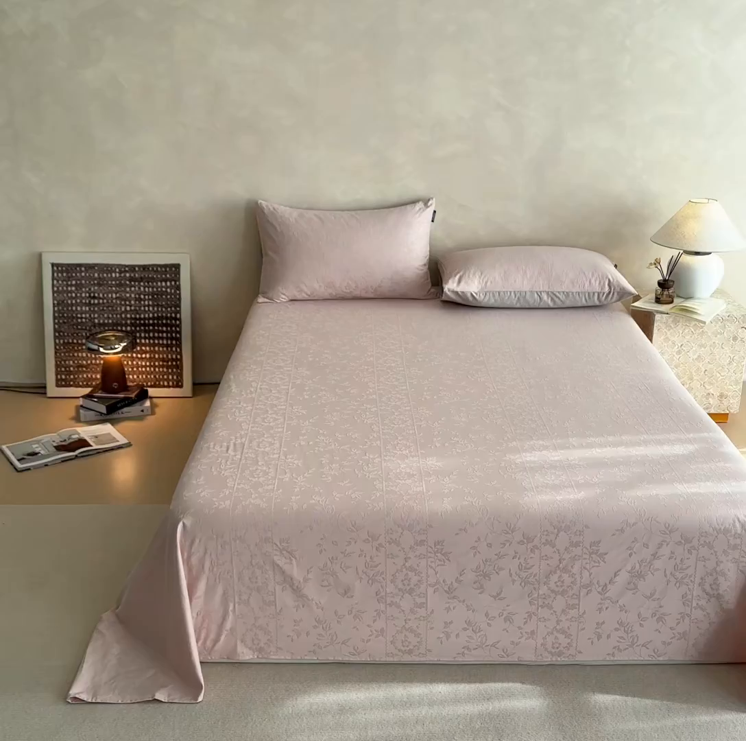 91家纺网 家纺一手货源 找家纺 涵宸家纺 2026新款全棉提花里拉系列单床单 床单-沁语-粉金