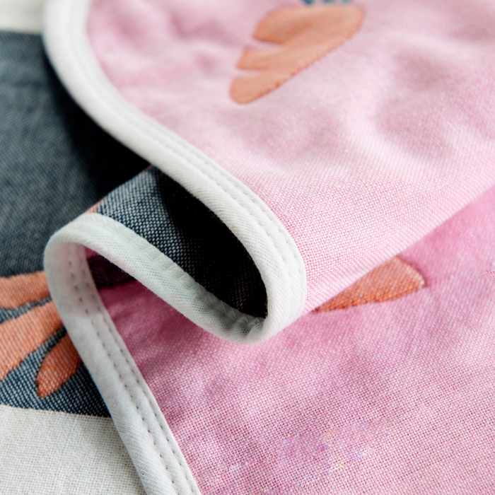 91家纺网 家纺一手货源 找家纺 朴尔家纺-毛巾被 2026新款六层纱布全棉循环小花型枕巾 多彩胡萝卜粉枕巾