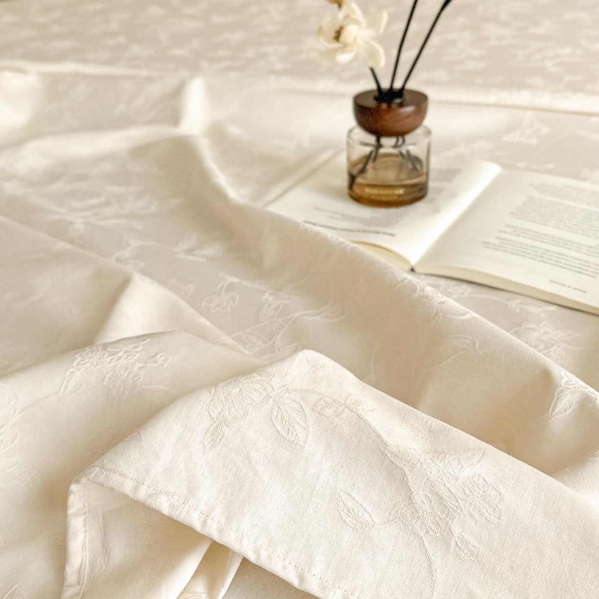 91家纺网 家纺一手货源 找家纺 涵宸家纺 2026新款全棉提花里拉系列单床单 床单-毓影-奶白