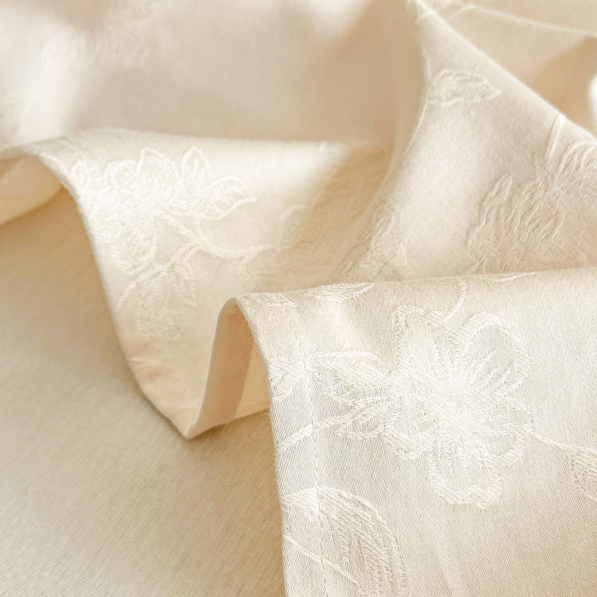 91家纺网 家纺一手货源 找家纺 涵宸家纺 2026新款全棉提花里拉系列单床单 床单-毓影-奶白