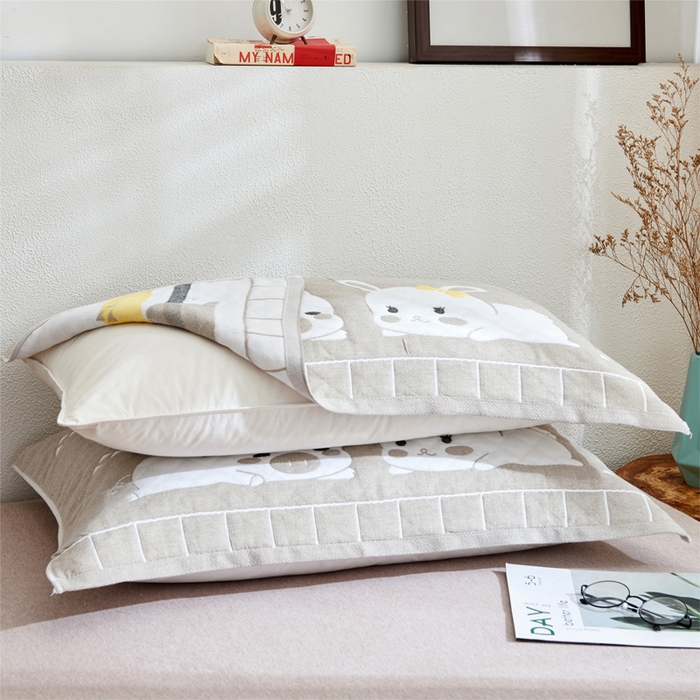 91家纺网 家纺一手货源 找家纺 朴尔家纺-毛巾被 2026新款三层纱布枕巾确认版 灯下萌宠-灰