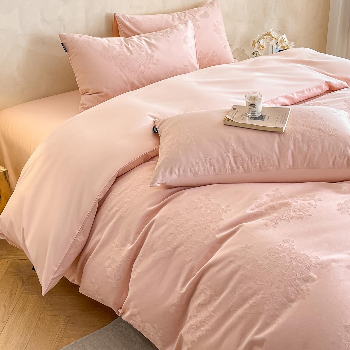 91家纺网 家纺一手货源 找家纺 涵宸家纺 2026新款全棉提花里拉系列四件套 花夕-粉