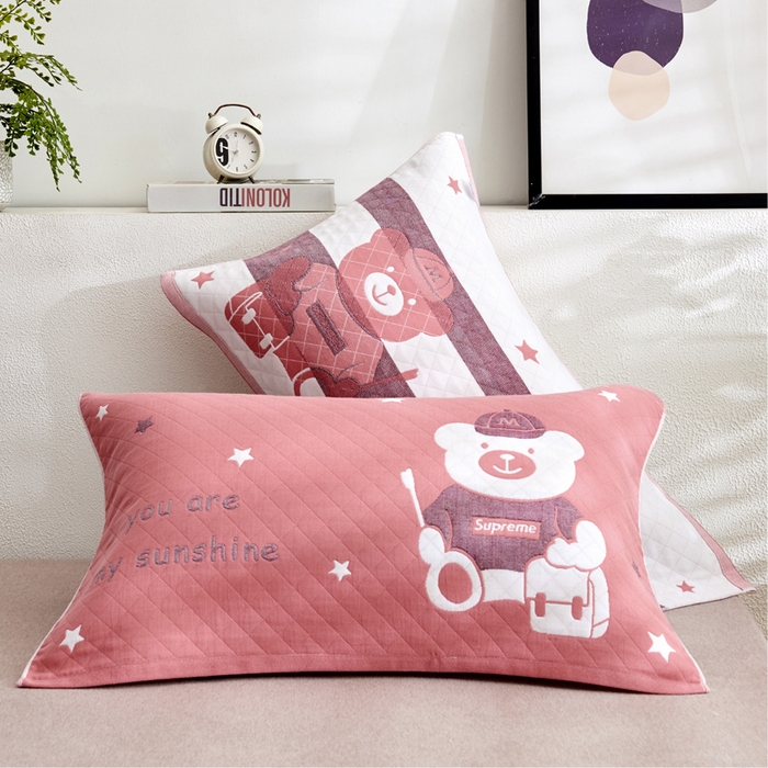 91家纺网 家纺一手货源 找家纺 朴尔家纺-毛巾被 2026新款三层纱布枕巾确认版 阳光熊-粉