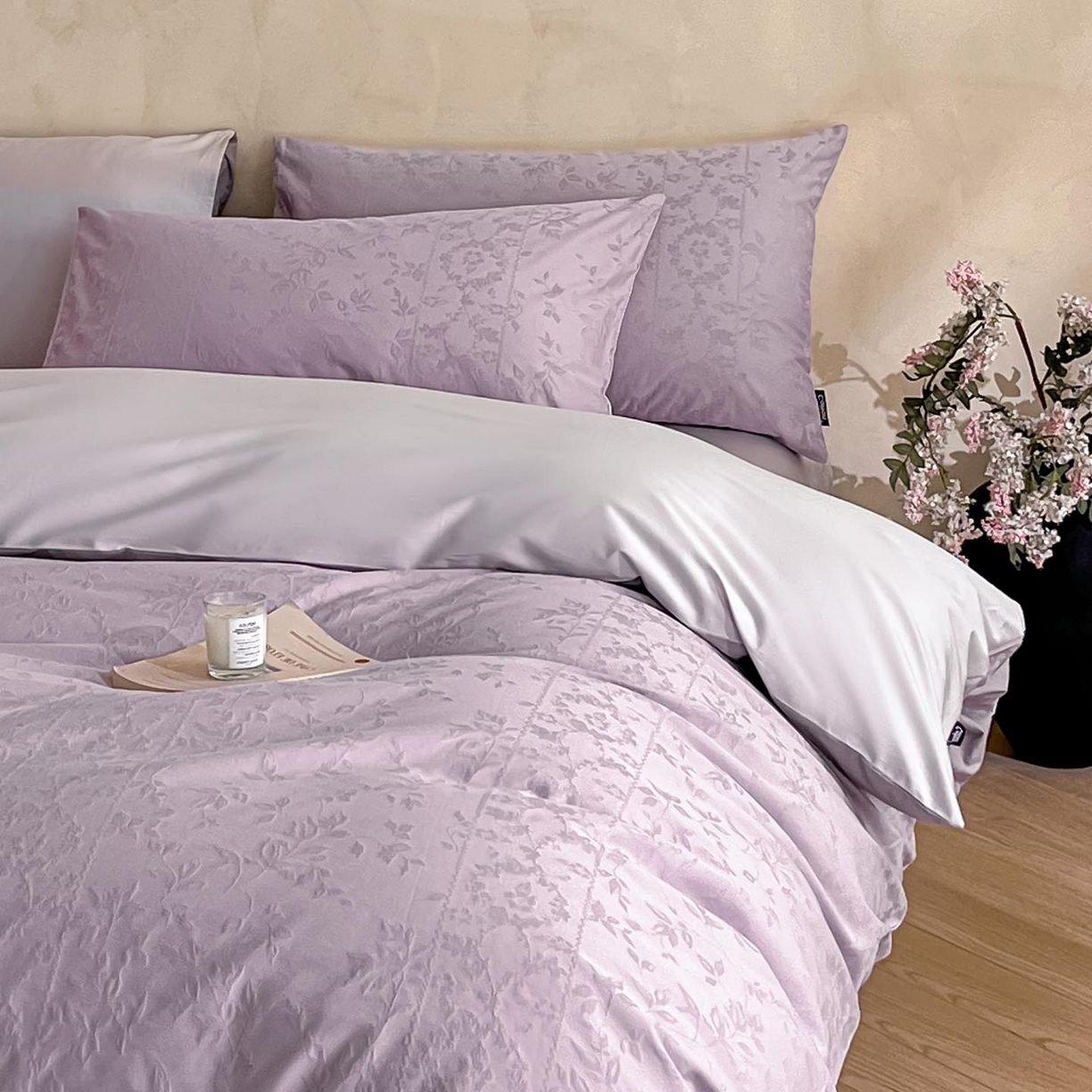 91家纺网 家纺一手货源 找家纺 涵宸家纺 2026新款全棉提花里拉系列四件套 沁语-紫
