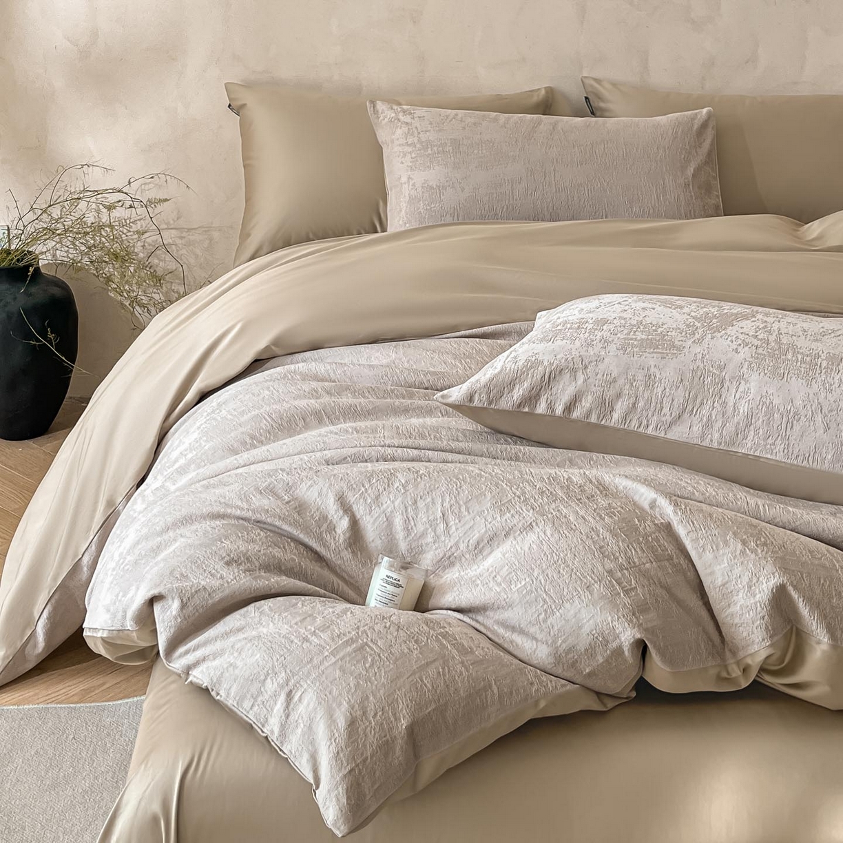 91家纺网 家纺一手货源 找家纺 涵宸家纺 2026新款全棉提花里拉系列四件套 雾絮-灰