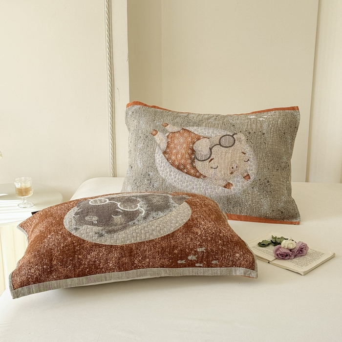 91家纺网 家纺一手货源 找家纺 朴尔家纺-毛巾被 2026新款全棉欣软系列定位四层加厚柔软纱布枕巾 度假小猪