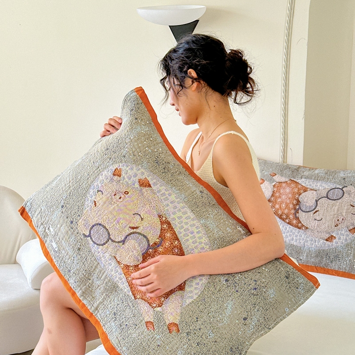 91家纺网 家纺一手货源 找家纺 朴尔家纺-毛巾被 2026新款全棉欣软系列定位四层加厚柔软纱布枕巾 度假小猪