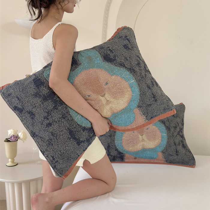 91家纺网 家纺一手货源 找家纺 朴尔家纺-毛巾被 2026新款全棉欣软系列定位四层加厚柔软纱布枕巾 涂鸦兔