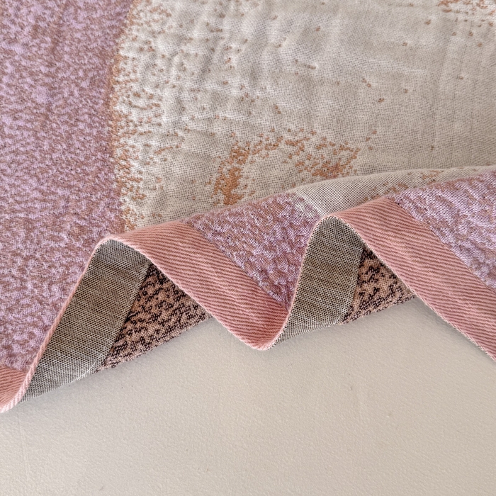 91家纺网 家纺一手货源 找家纺 朴尔家纺-毛巾被 2026新款全棉欣软系列定位四层加厚柔软纱布枕巾 紫色咩咩羊