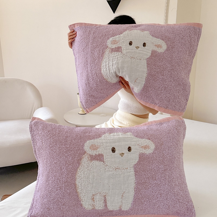 91家纺网 家纺一手货源 找家纺 朴尔家纺-毛巾被 2026新款全棉欣软系列定位四层加厚柔软纱布枕巾 紫色咩咩羊