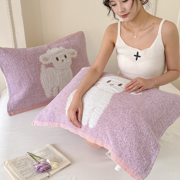 91家纺网 家纺一手货源 找家纺 朴尔家纺-毛巾被 2026新款全棉欣软系列定位四层加厚柔软纱布枕巾 紫色咩咩羊