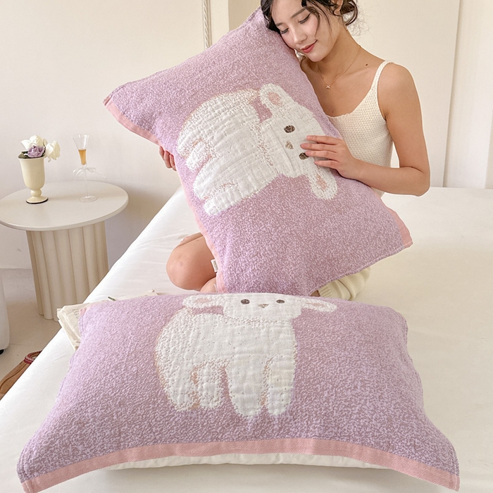 91家纺网 家纺一手货源 找家纺 朴尔家纺-毛巾被 2026新款全棉欣软系列定位四层加厚柔软纱布枕巾 紫色咩咩羊