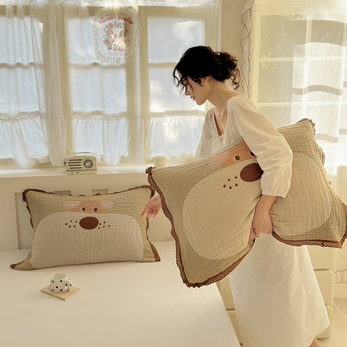 91家纺网 家纺一手货源 找家纺 朴尔家纺-毛巾被 2026新款皱皱纱卡通大版花边全棉四层纱布枕巾 嘟嘟狗