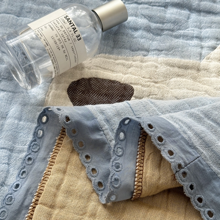 91家纺网 家纺一手货源 找家纺 朴尔家纺-毛巾被 2026新款皱皱纱卡通大版花边全棉四层纱布枕巾 好奇狗