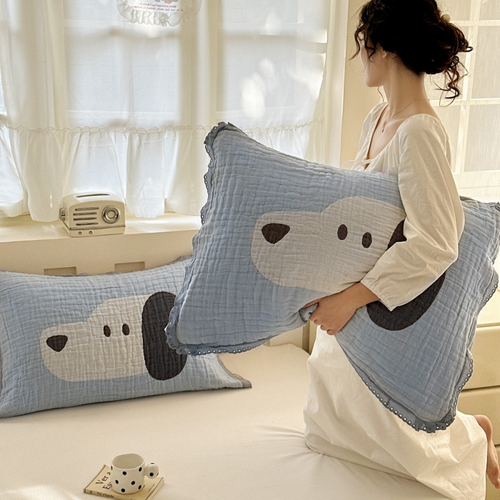 91家纺网 家纺一手货源 找家纺 朴尔家纺-毛巾被 2026新款皱皱纱卡通大版花边全棉四层纱布枕巾 好奇狗