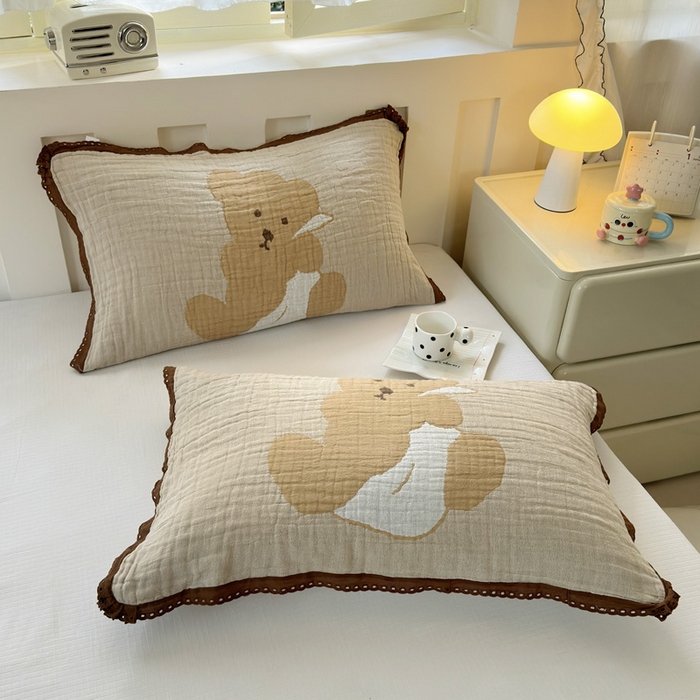 91家纺网 家纺一手货源 找家纺 朴尔家纺-毛巾被 2026新款皱皱纱卡通大版花边全棉四层纱布枕巾 纱巾熊仔