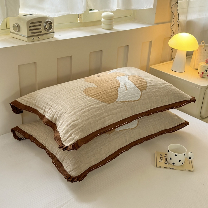 91家纺网 家纺一手货源 找家纺 朴尔家纺-毛巾被 2026新款皱皱纱卡通大版花边全棉四层纱布枕巾 纱巾熊仔