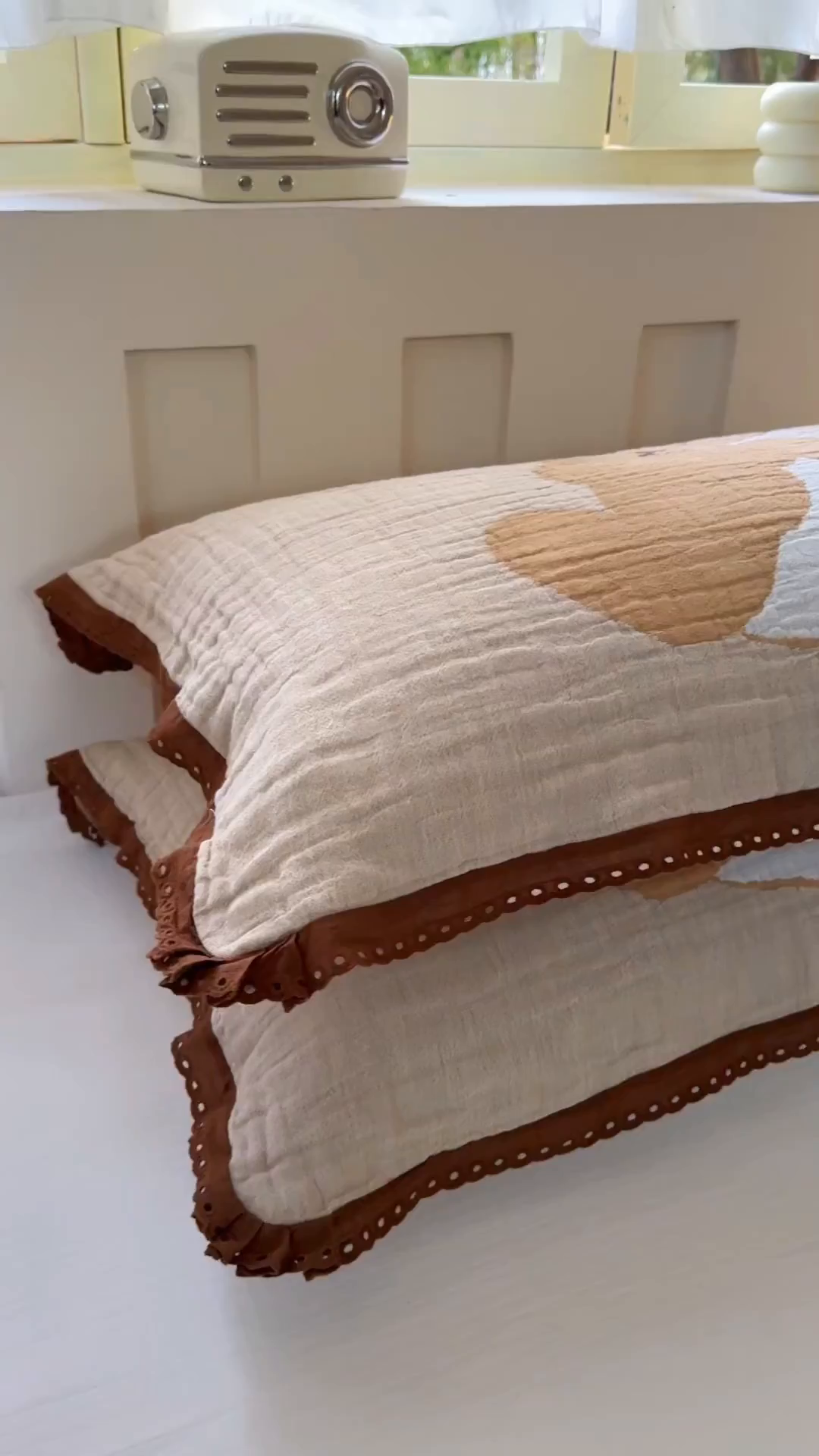 91家纺网 家纺一手货源 找家纺 朴尔家纺-毛巾被 2026新款皱皱纱卡通大版花边全棉四层纱布枕巾 纱巾熊仔